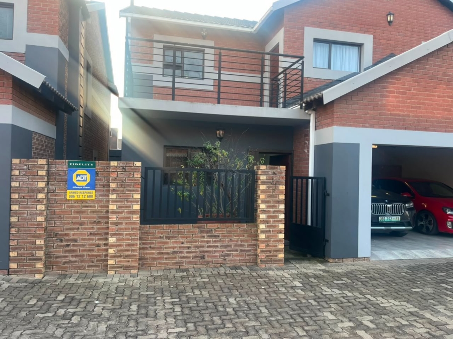 4 Bedroom Property for Sale in Heuwelsig Free State